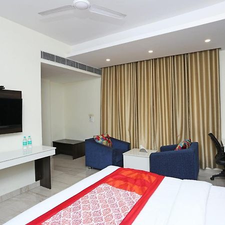 Oyo 8132 Hotel Kukreja Dehradún Kültér fotó