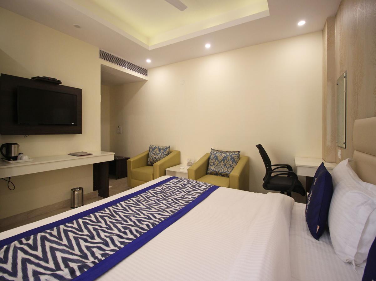 Oyo 8132 Hotel Kukreja Dehradún Kültér fotó