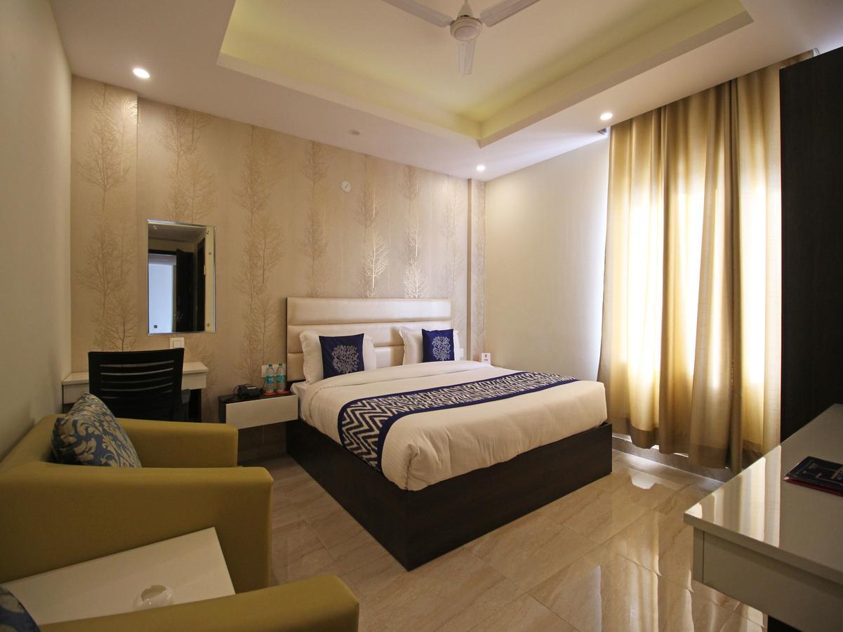 Oyo 8132 Hotel Kukreja Dehradún Kültér fotó