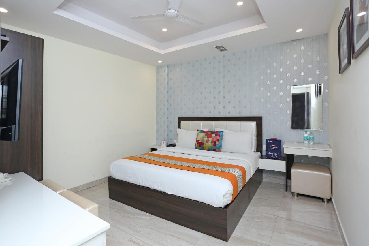 Oyo 8132 Hotel Kukreja Dehradún Kültér fotó