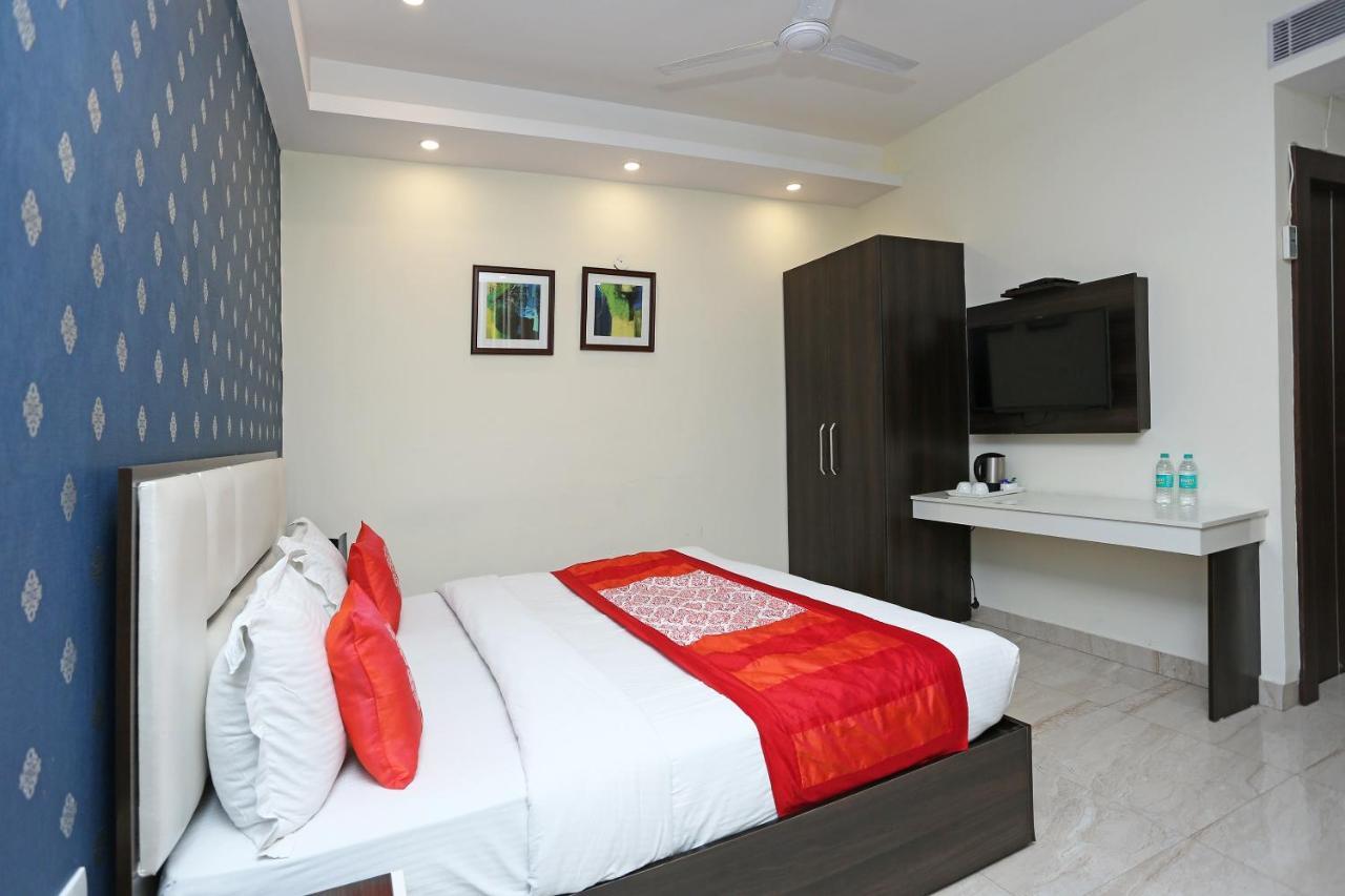Oyo 8132 Hotel Kukreja Dehradún Kültér fotó