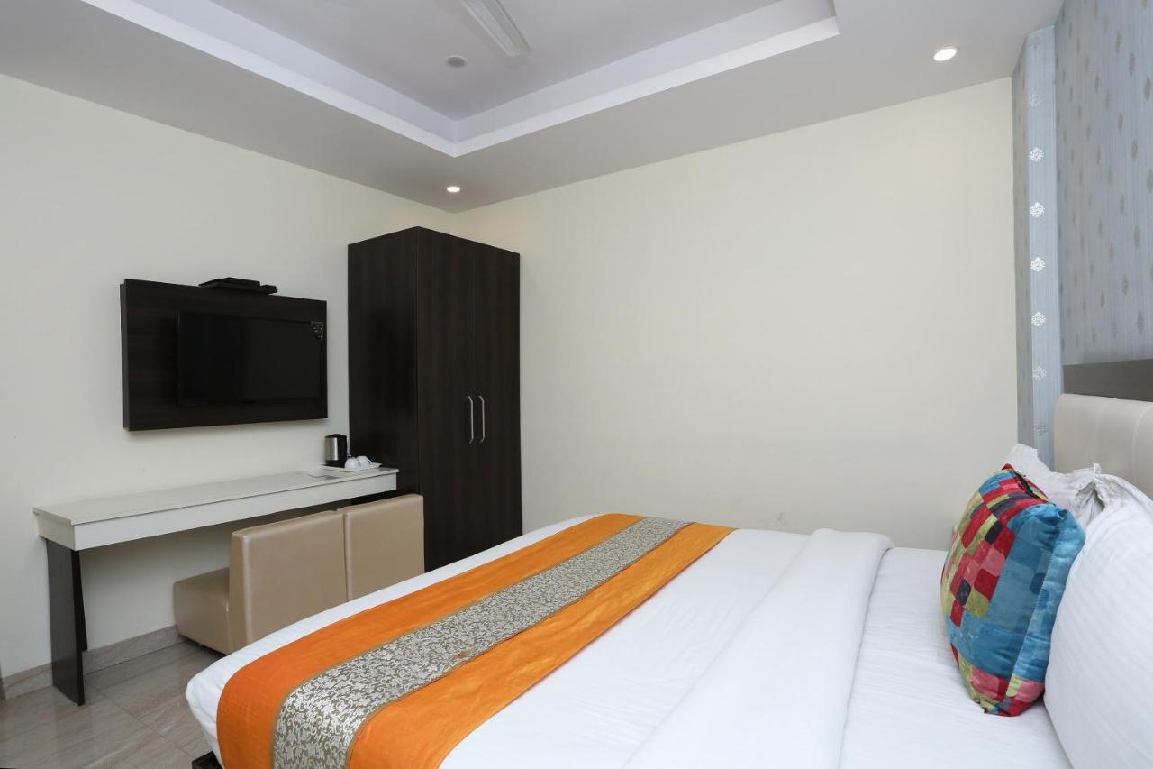 Oyo 8132 Hotel Kukreja Dehradún Kültér fotó