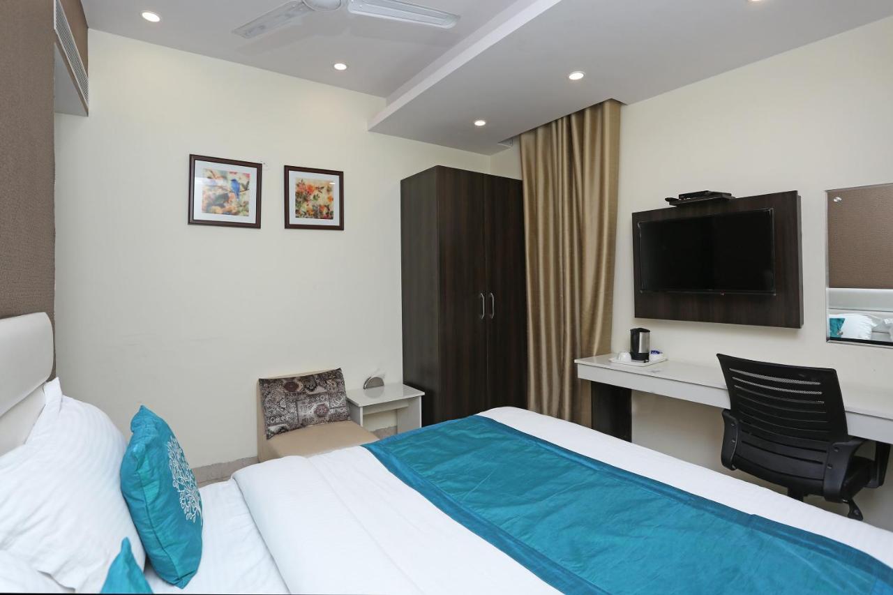 Oyo 8132 Hotel Kukreja Dehradún Kültér fotó
