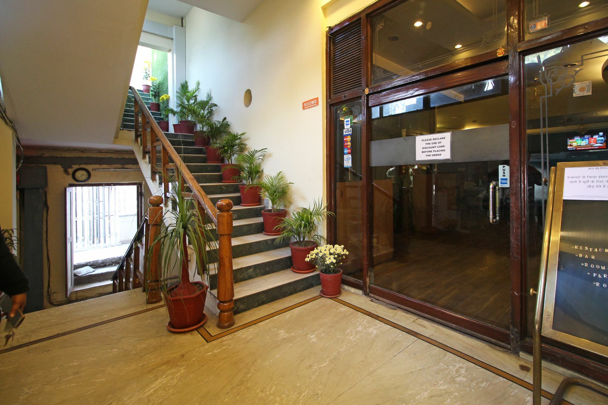 Oyo 8132 Hotel Kukreja Dehradún Kültér fotó